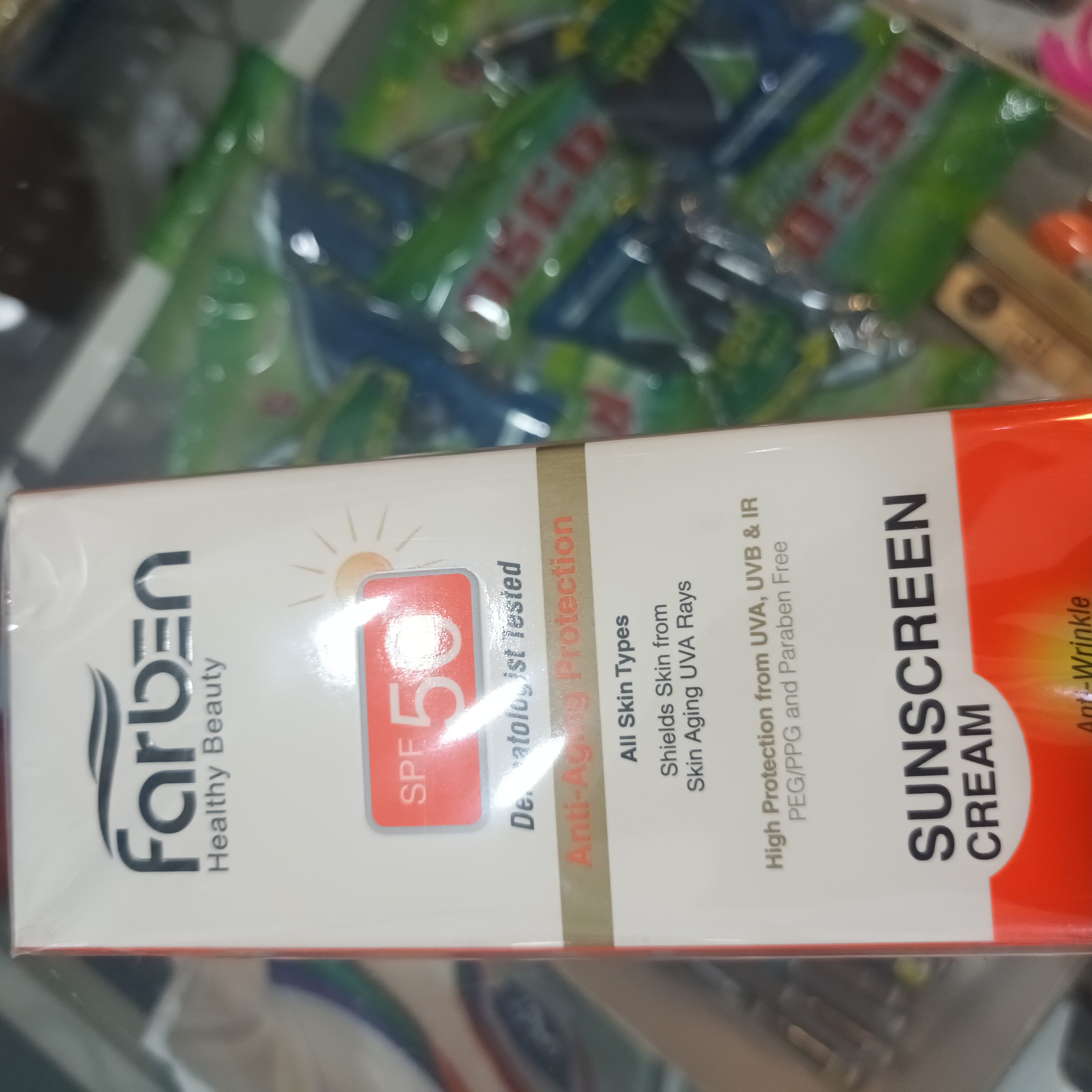 ضدآفتاب فاربن باخاصیت ضد چروک مناسب افراد بالای ۳۰سال